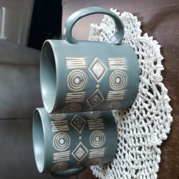 Vintage Pottery Barn Aztec Sgraffito Bongo Green Mugs - Picture 2 of 9